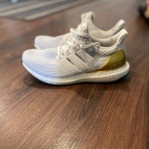 ✨ADIDAS WOMEN'S ULTRABOOST PRIMEBLUE SIZE 7.5✨